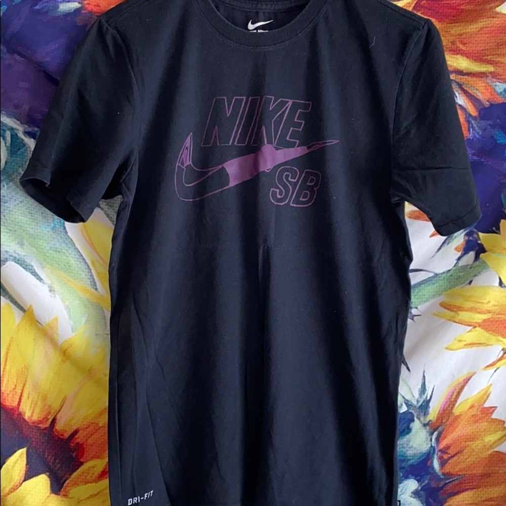 THE NIKE TEE